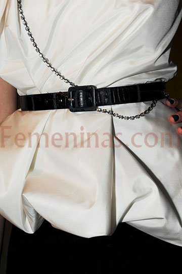 Cinturon de cuero negro con hebilla